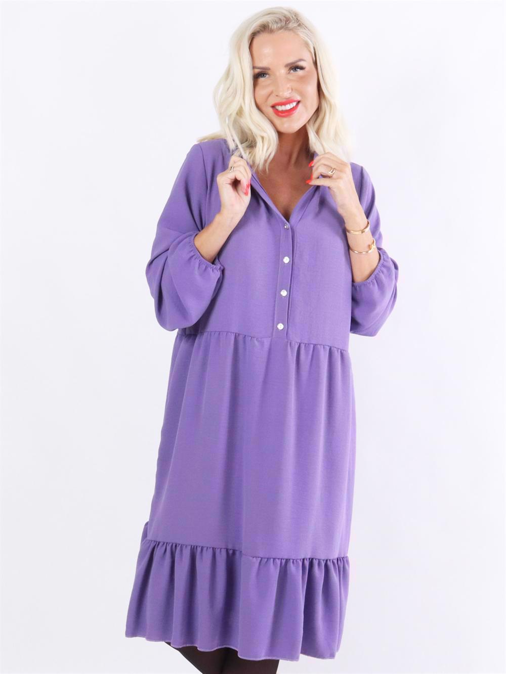 Nora - Enfärgad klänning med band